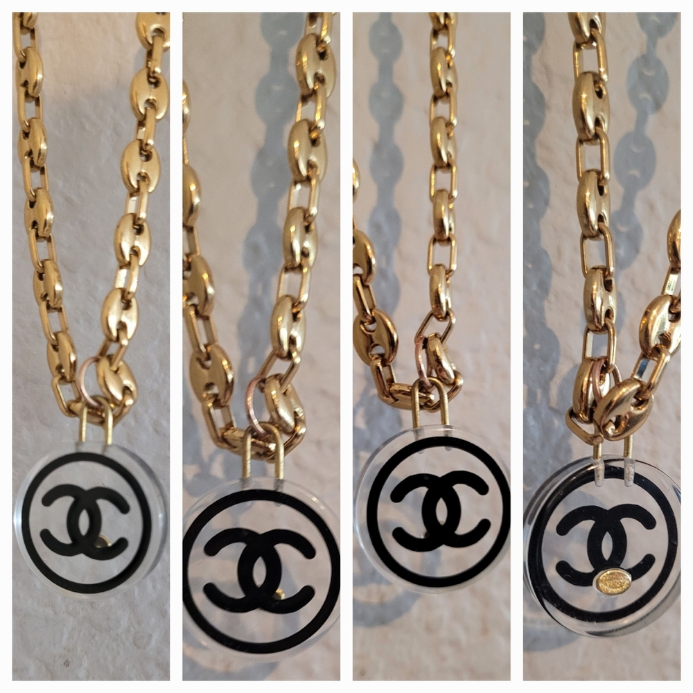 C h a n e l Pendant Necklace - Picture 3 of 10